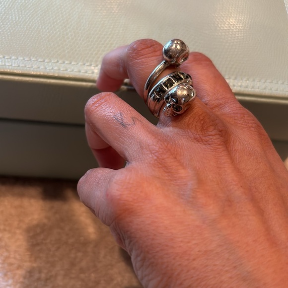 Alexander Mcqueen Crystal Double Skull Ring - Picture 9 of 9